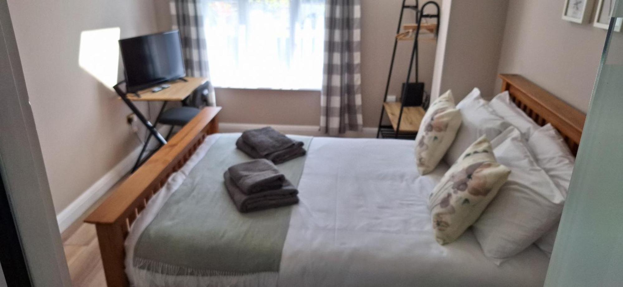 New 3 Bedrooms Flat In Ashford Near Heathrow Экстерьер фото
